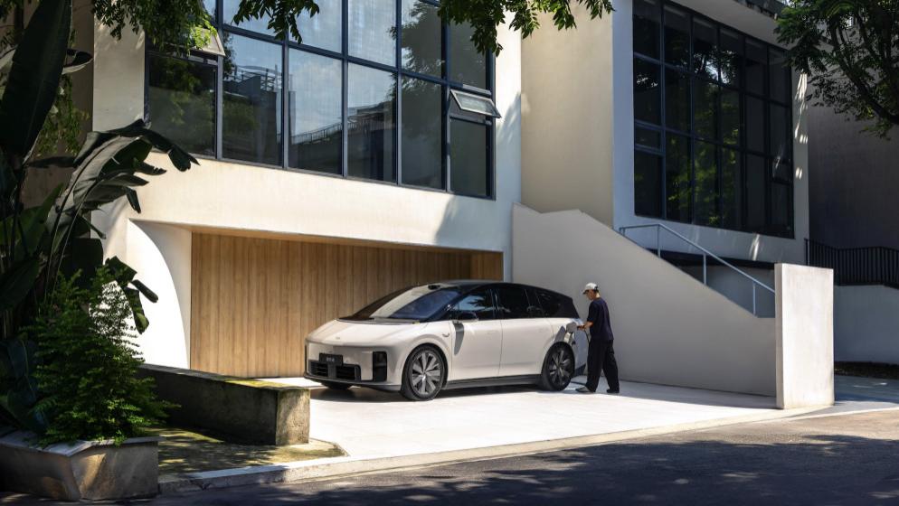 碳酸锂重返十万元大关，车企该不该慌