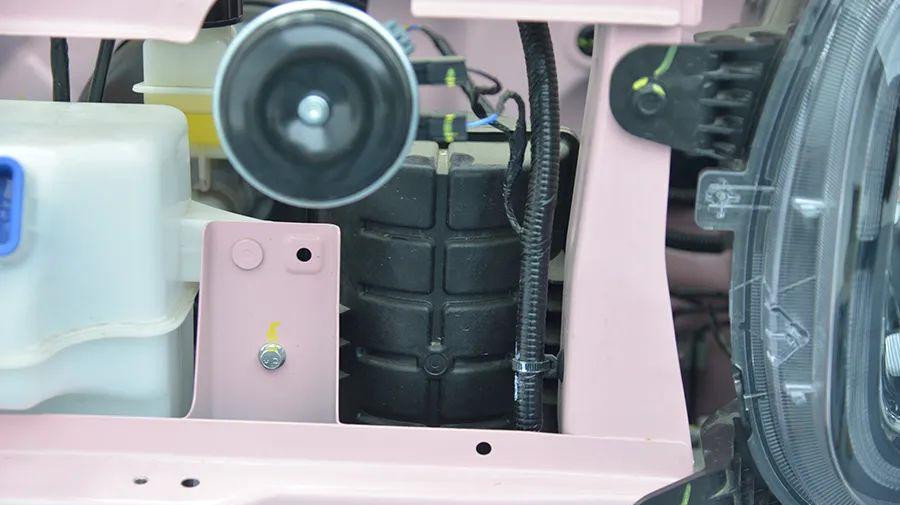 奔腾小马拆车：起码是钢板车身，比浑身塑料片强多了