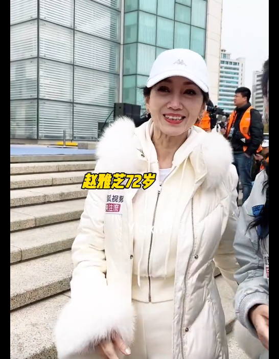 72岁赵雅芝跑马拉松并未完赛，是摆拍吗？