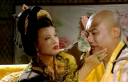公元690年，武则天称帝，虽然已经有67岁的高龄，但她却“精力旺盛”地大肆豢养男