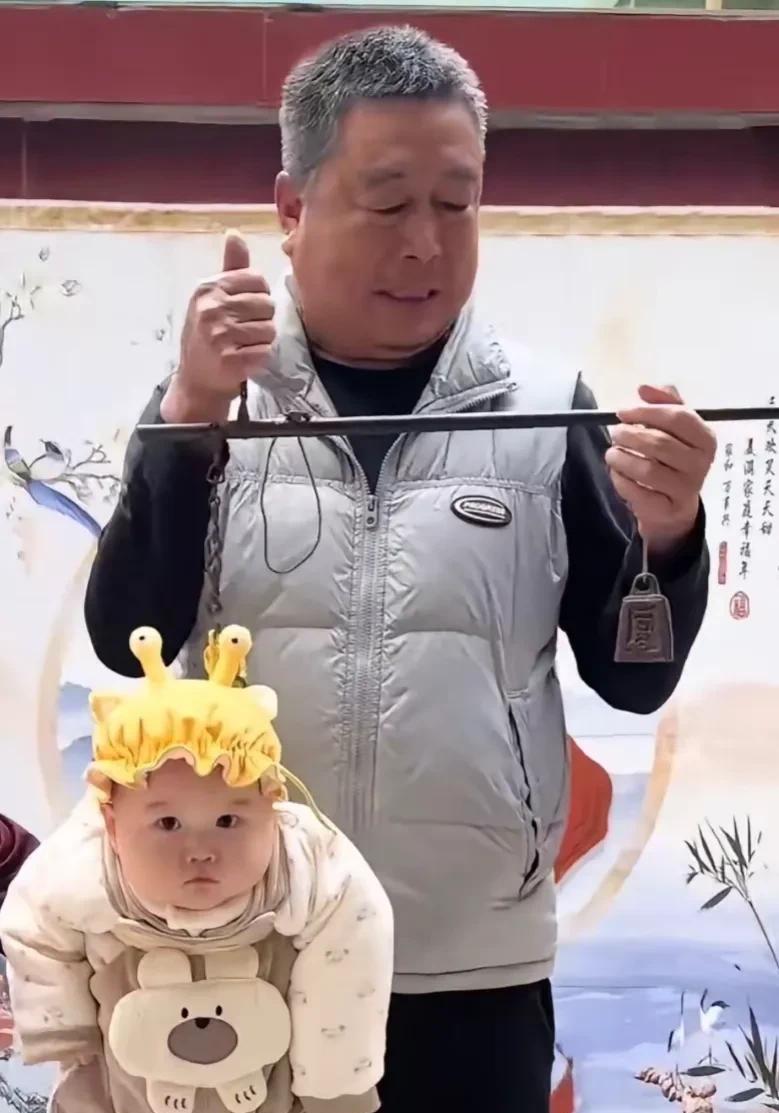 老称，称新娃！