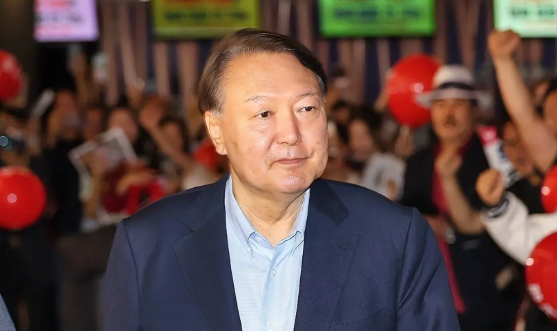尹锡悦憔悴不堪，判若两人
这也是尹锡悦在上个月4号被弹劾下台后首次参加公开活动，