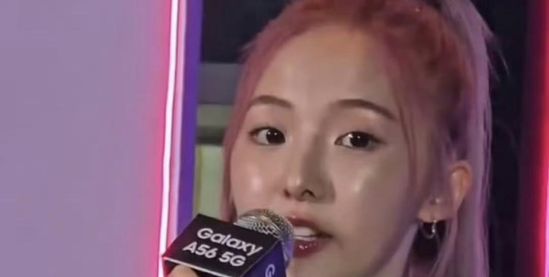 郑乃馨“前后反差”引争议！曾经哭求粉丝等她，如今面对70个粉丝现场表情不屑？
救