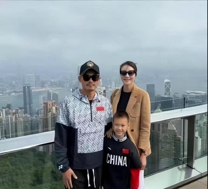 林丹谢杏芳为儿赴西，陪子追梦，爱子之心尽显。