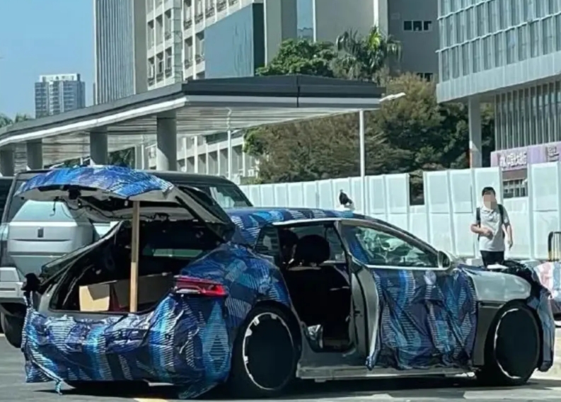 什么？方程豹也要出猎装了！这俩兄弟可真有意思啊，腾势拿走了方程豹 Super9概