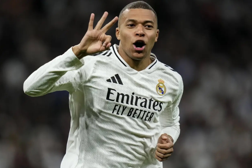 勇夺联赛+杯赛+欧冠，成就三冠王有多难？强如皇马也没能做到！历史上仅这5支达成三