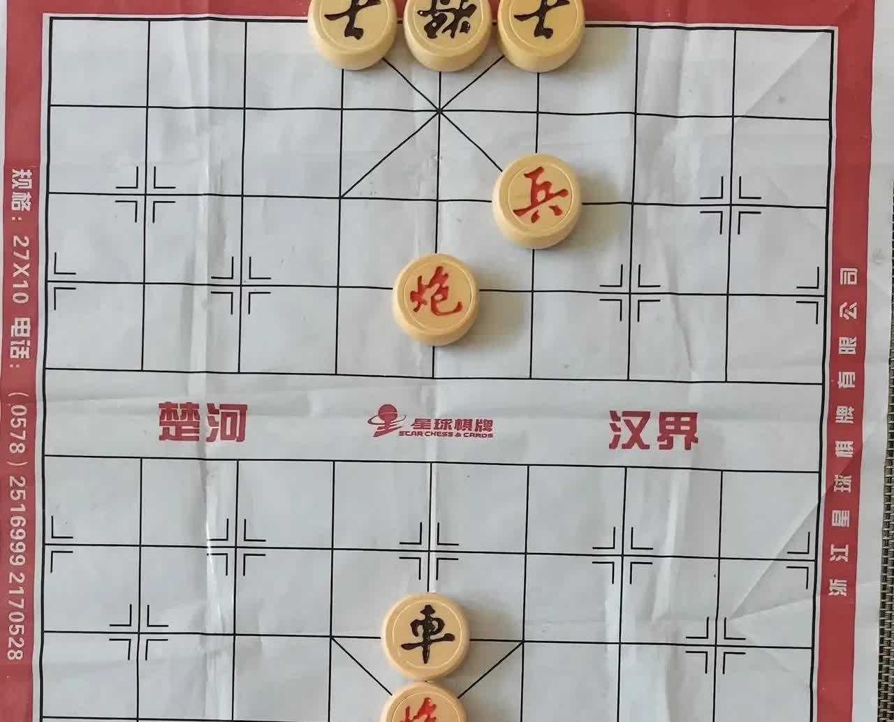 “我只要轻轻一步进兵，你就等着输，”黑方老头得意洋洋的说道。

我想了想，红