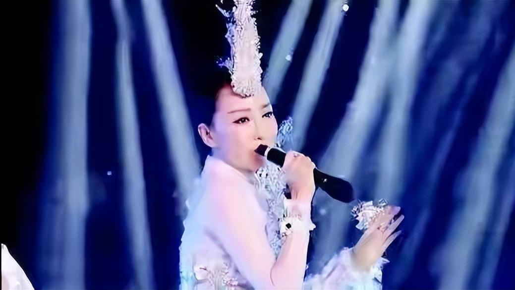 朱孝天爆料持续发酵，深扒明星假唱翻车现场，比小品都搞笑