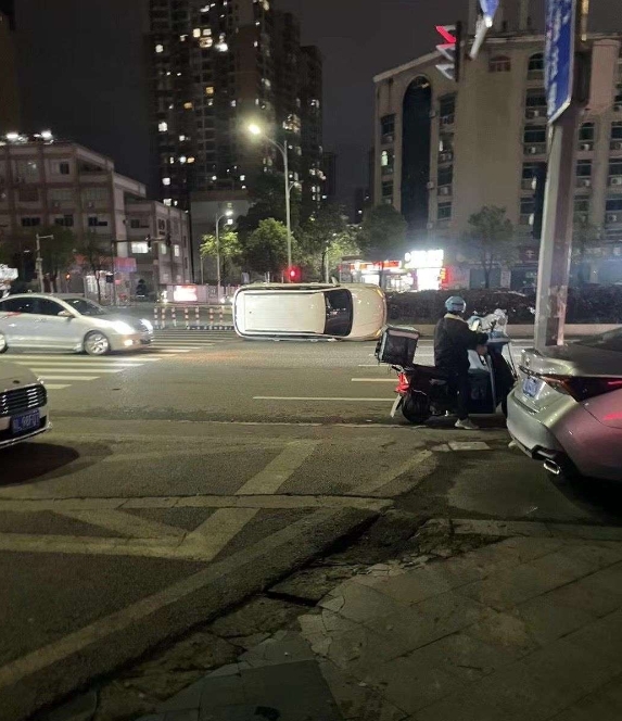 我就说教练藏着东西没教我，刀片停车我现在都不会
