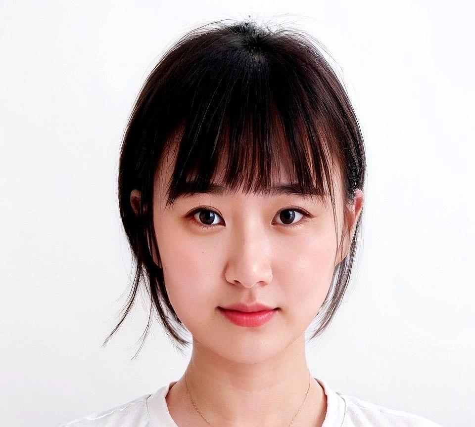 最近网上很火的大胸显小内衣，我买了一件。
我是C罩杯，这么说好像也不是特别大，但