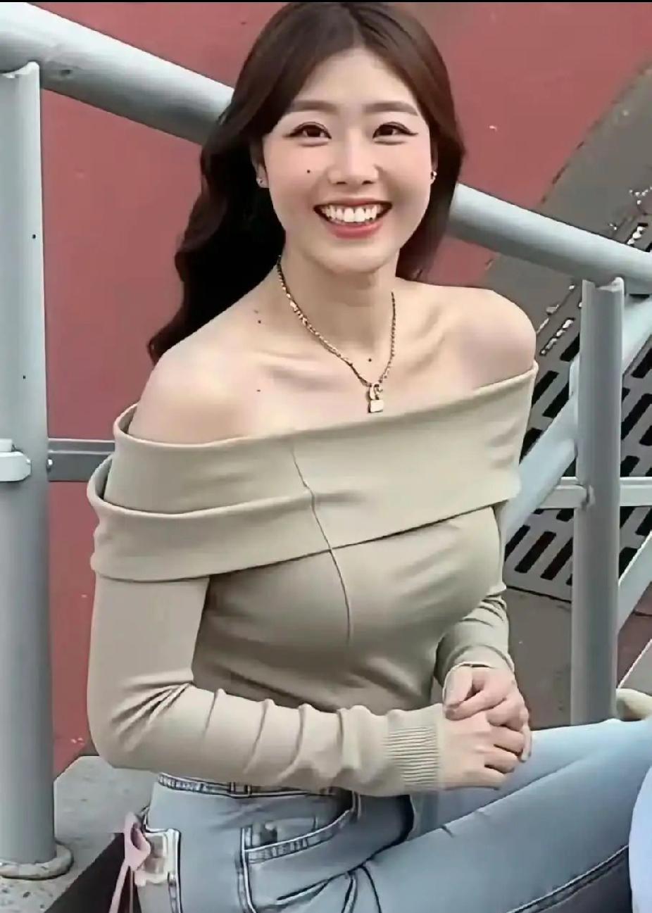 这算骨盆前倾吗？审美差异大，有人说体态差，有人夸好看，你咋看