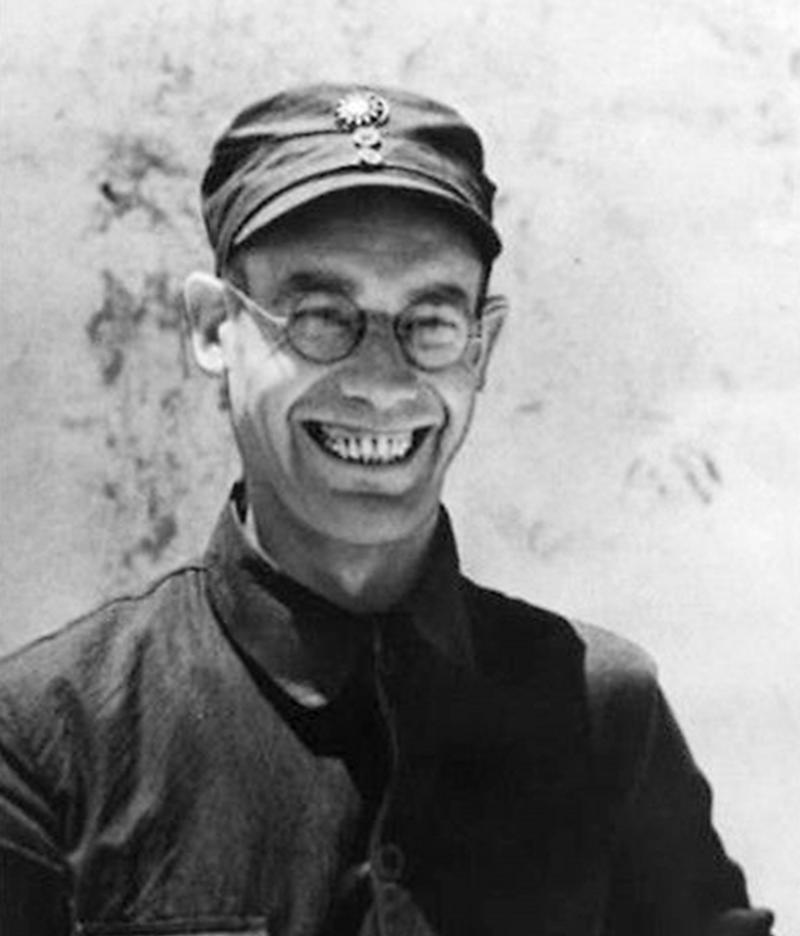 1937年，李德多次请求共产国际把他召回苏联，党内高级干部好言相劝他道：苏联等待
