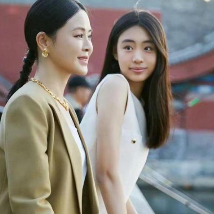 佟大为带女入圈拍戏，17岁女儿颜值遭吐槽演校花