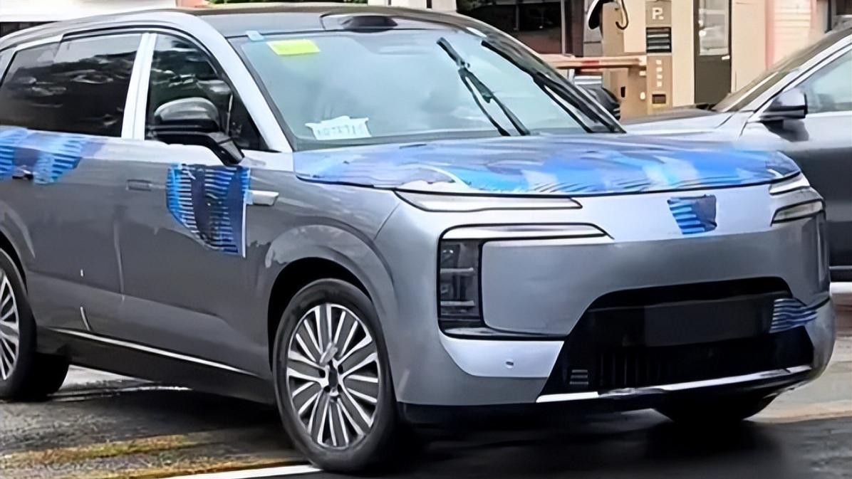 尺寸超理想L8！腾势N8L实车亮相，5米2车长+三电机，配置拉满