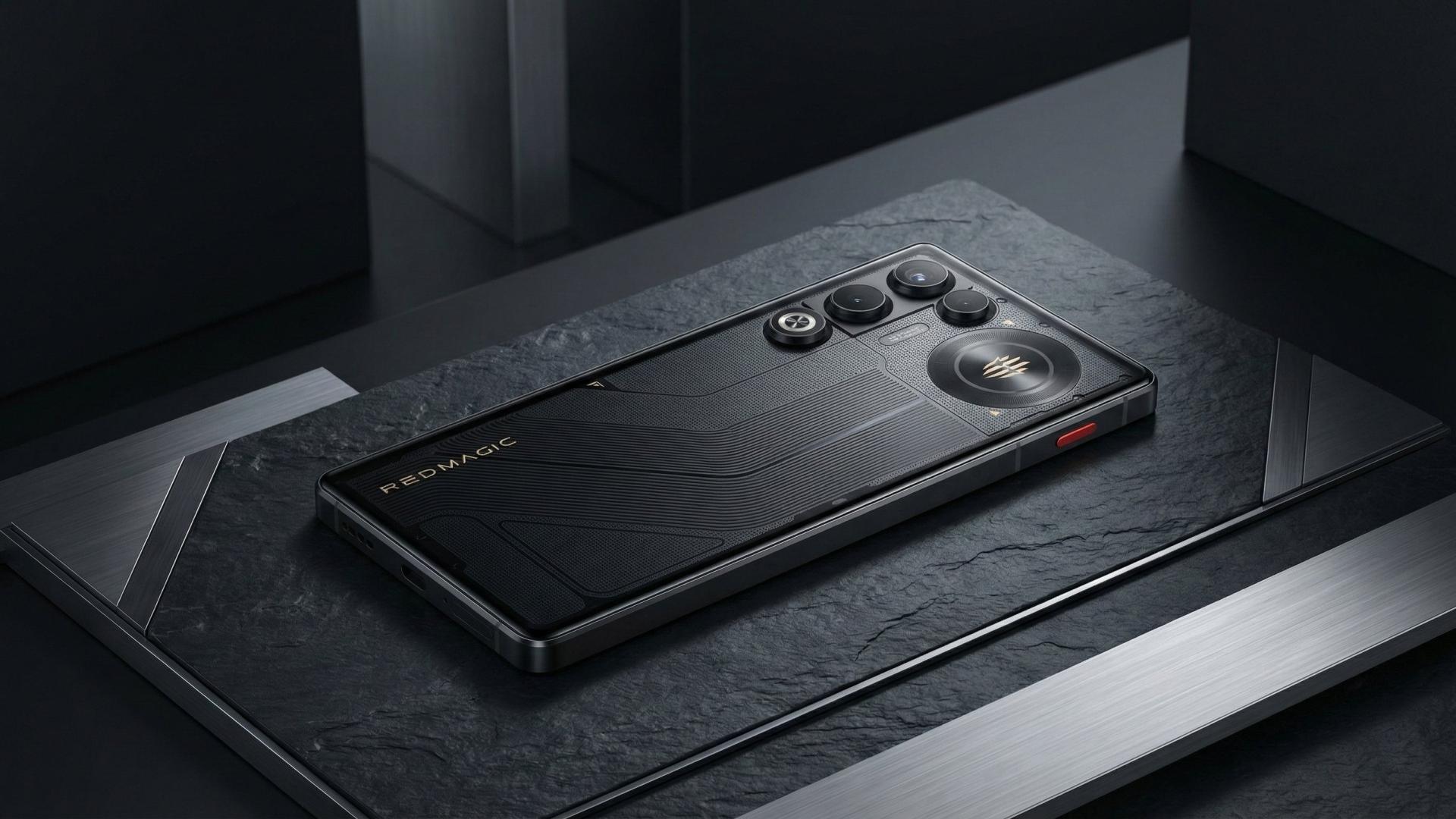 红魔11 Air上手：无孔直屏+实体风扇，游戏手机卷向新赛道