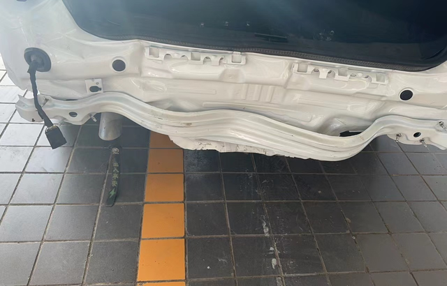 威朗pro就是这么硬气
大家都瞅瞅威朗pro的防撞梁，太硬气了，真的是比纸还薄，