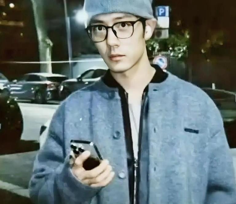 肖战即将开启新剧《小城良方》，这部医疗剧集结了大咖阵容，能否再创辉煌？
随着谍战