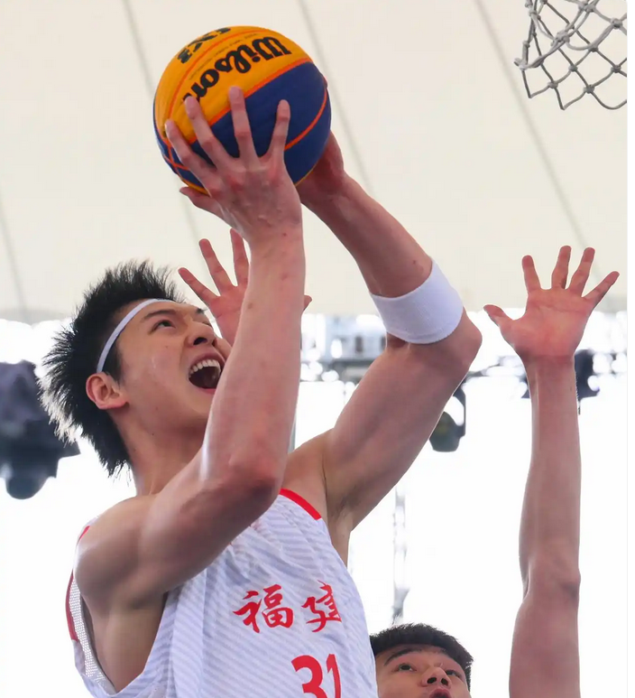 邹阳张宁合砍19分险胜福建队，王哲林10+8惜败