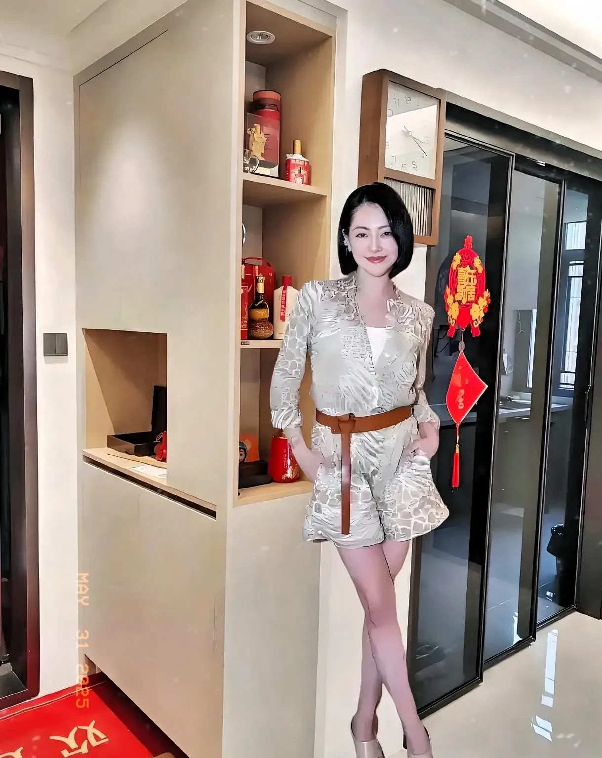 小曲线这次真要“凉凉”了？！
一旦给姐姐和后姐夫牵线的事坐实，娱乐圈铁定会把她“