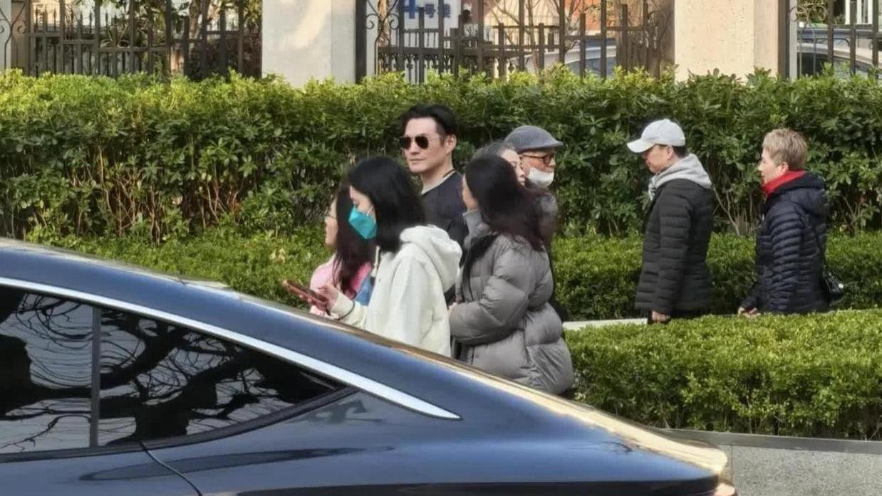 严屹宽46岁还冻龄，呵呵，基因好就可以为所欲为？