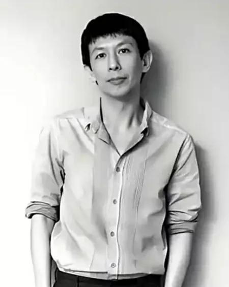 就是这家伙，最早把“同志”一词用在同性恋群体上的，这个人就是同志一词污名化的罪魁
