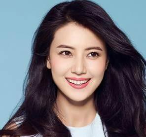 著名女星高圆圆成为亚洲龙品牌代言人，你知道学生时期的高圆圆有多美吗？清纯淡雅又不