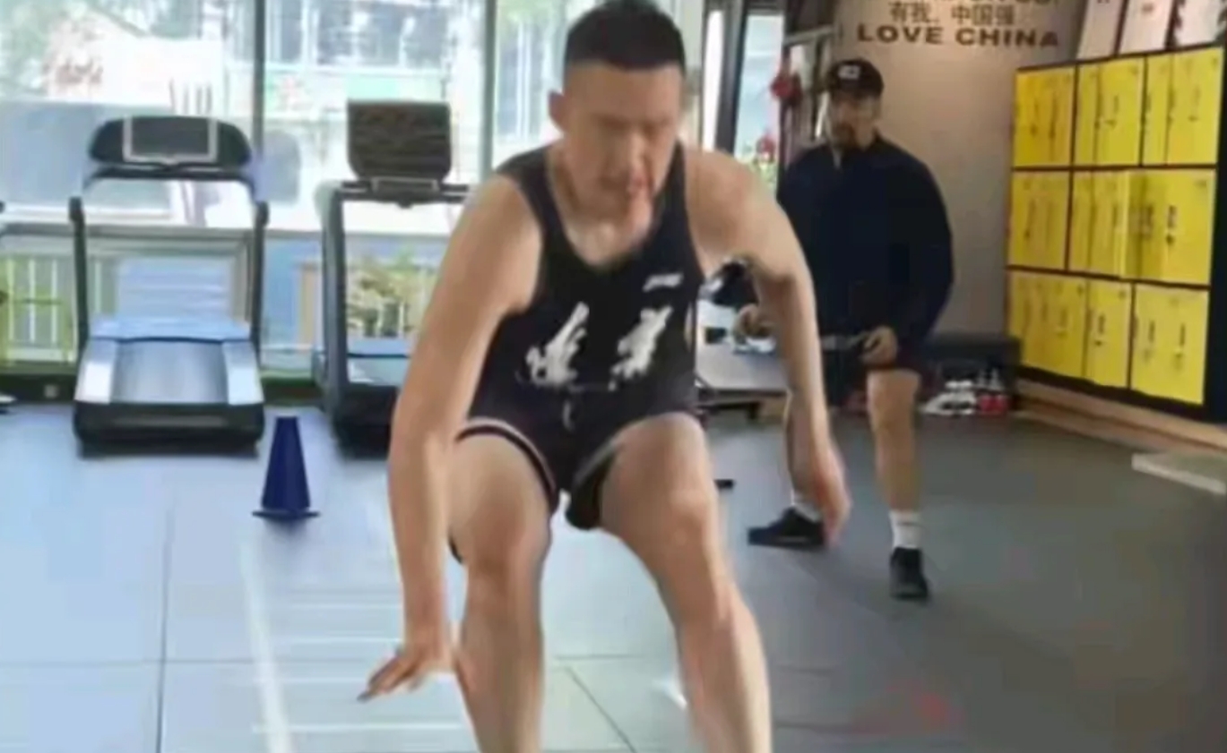 终于清醒了！不容易啊！这得感谢全网的球迷观众！五一放假期间，付豪没有选择外出旅游