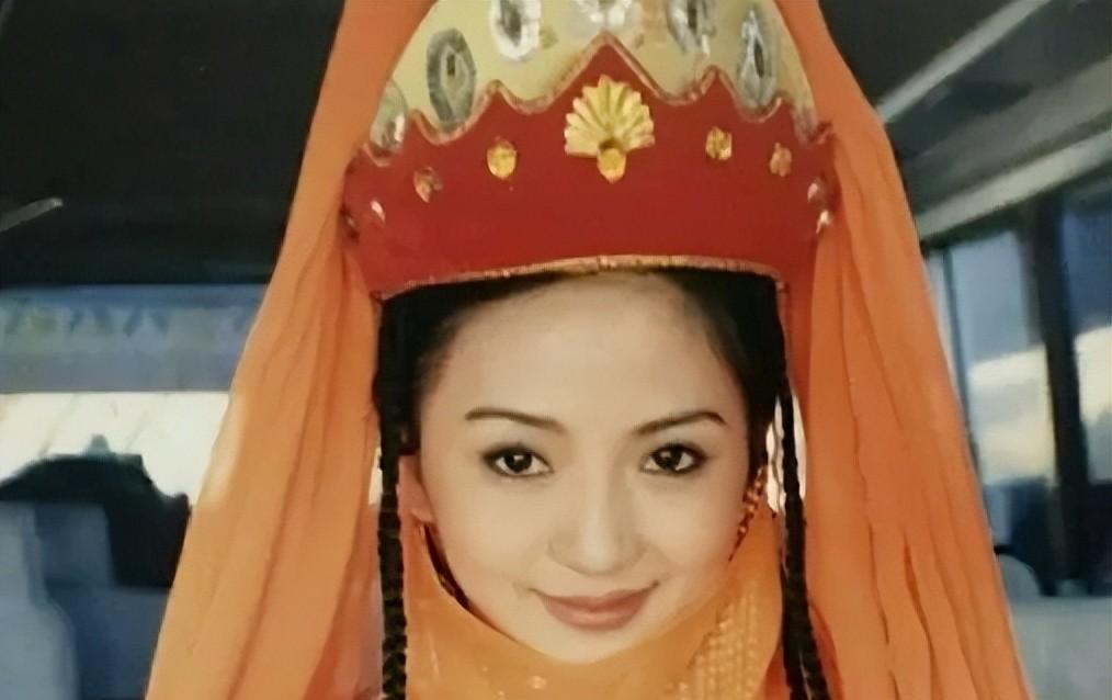 2000年，“香妃”刘丹和“萧剑”朱宏嘉商演结束，一起乘车赶往深圳，车子在高速上