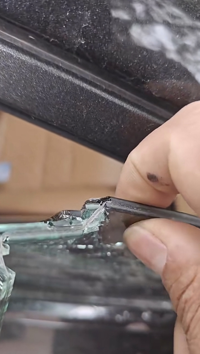 原来是真的
🙋🏻 情况介绍
09的双层夹胶玻璃是什么？就是玻璃中间真有夹胶