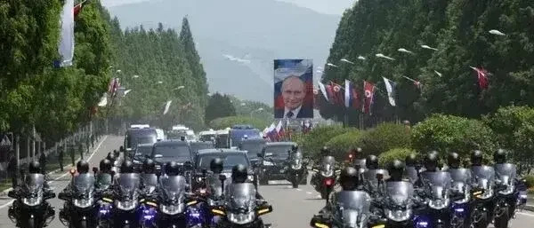 朝鲜要派兵去乌克兰打仗啦











听说朝鲜要往乌克兰战场派兵了！这