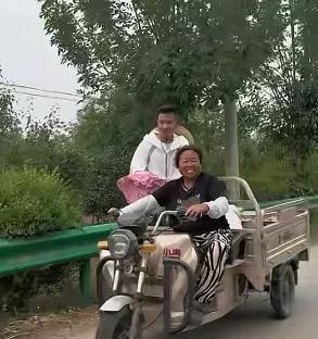 怀远留在安徽，婶婶应该是最高兴的人，因为现在怀远是她干农活最好的搭子了。
怀远干