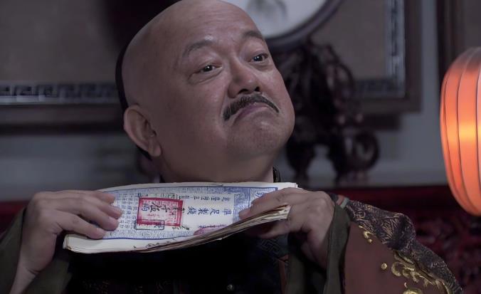 清朝第一贪官被抄家时却家徒四壁，皇帝下令：拿锤子把柱子也凿开。

和珅的崛起源于