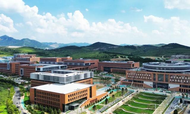 空天信息大学今年没去筹招生也挺可惜，但学校正在憋着一个大招。
其实空天信息大学愿