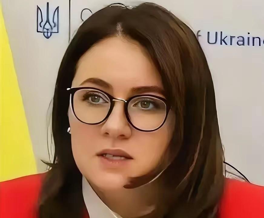 新官上任三把火，尤利娅·斯维里坚科当上乌克兰新总理后第一把火就是重点加强军队建设