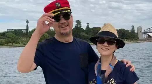 张国立带老婆澳大利亚旅游，好状态一点不像老年人一辈子相濡以沫