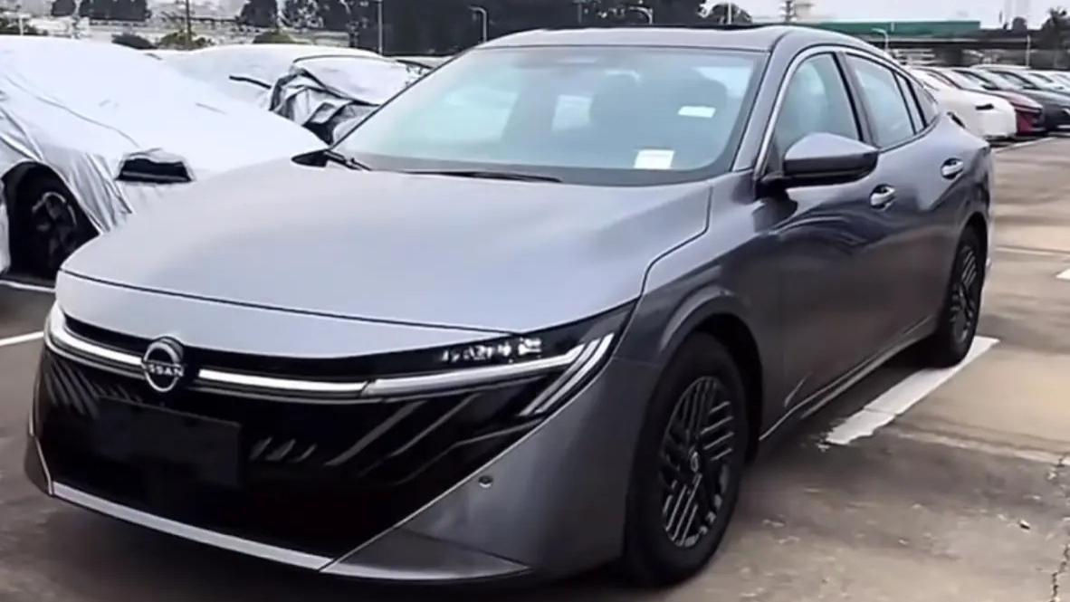 全新轩逸实车曝光，外观内饰全改，预计明年一季度上市