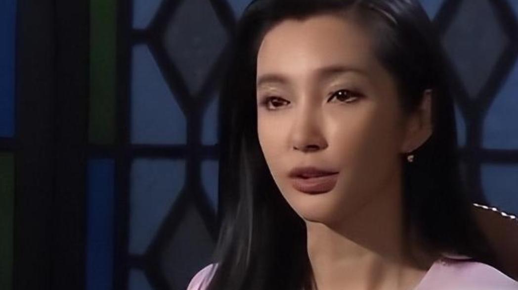 1995年，李冰冰拍了条广告，赚了26万。老板让她去广州拿钱，李冰冰心想，26万