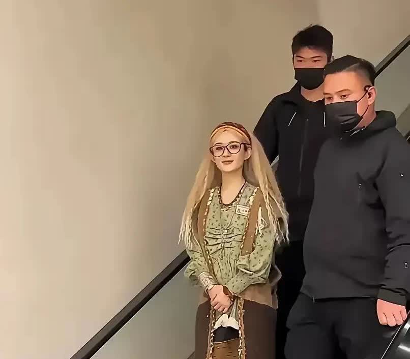 赵丽颖，你这样我真的有点害怕！

不是害怕你美貌不再
也不是害怕你失去粉丝