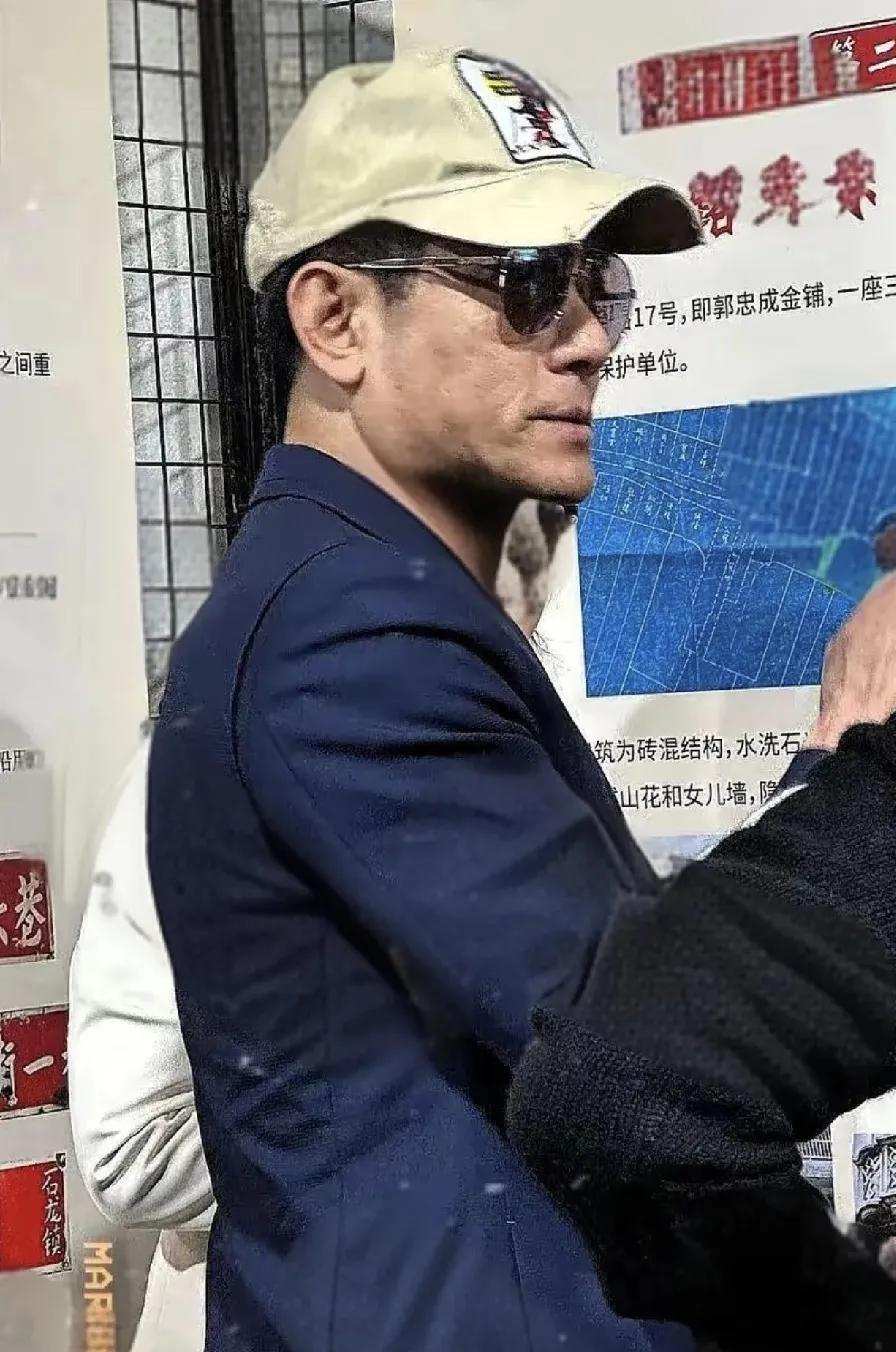 方媛也不容易啊，
再过一两年老郭就满满的老人味了吧？
年龄大个三五年没事，
差太