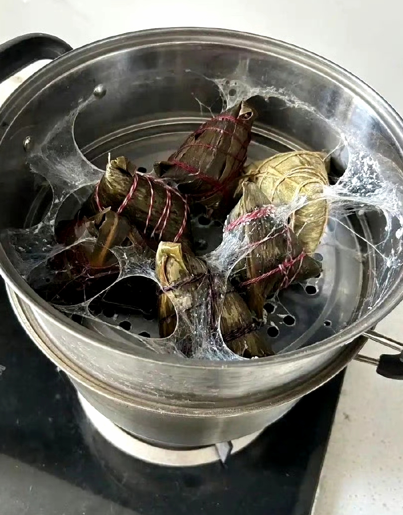 蒸的粽子怎么打开是这样的，全是蜘蛛网。 ​