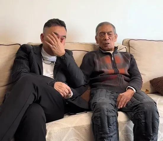 嚯，这剧情够刺激的！刚听说杨毅老师拜了侯门，脑子里突然闪过侯耀华先生当年顶替牛群