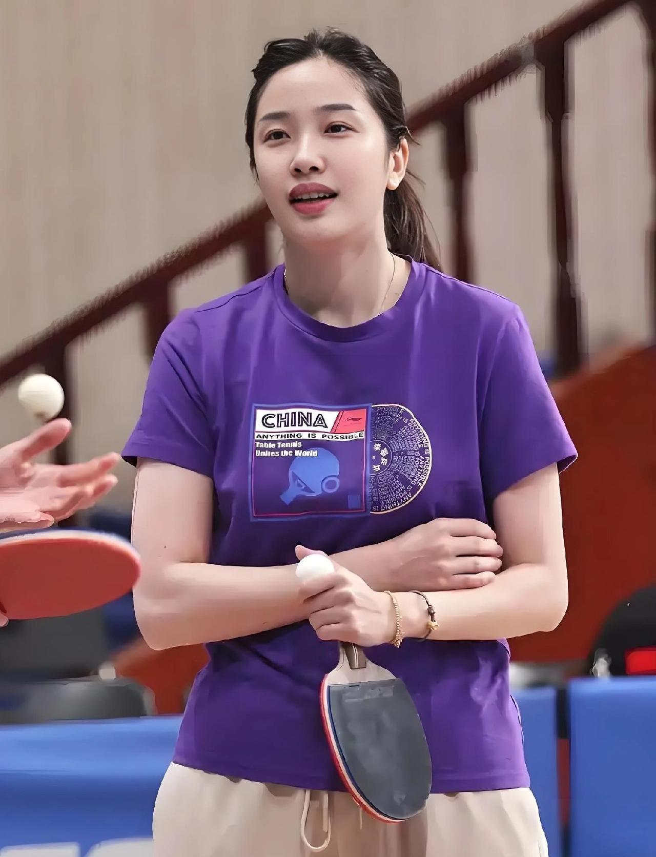 昨天公园打乒乓球，输给一位女球友，输球的感觉和以往不同，这次是一半上火，一半高兴