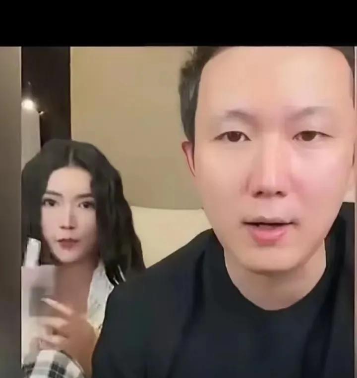 不得不说，黄斯然真的好勤快呀，是家里的小女儿，也没有结婚生子，但是跟傅潇倩黄炎一