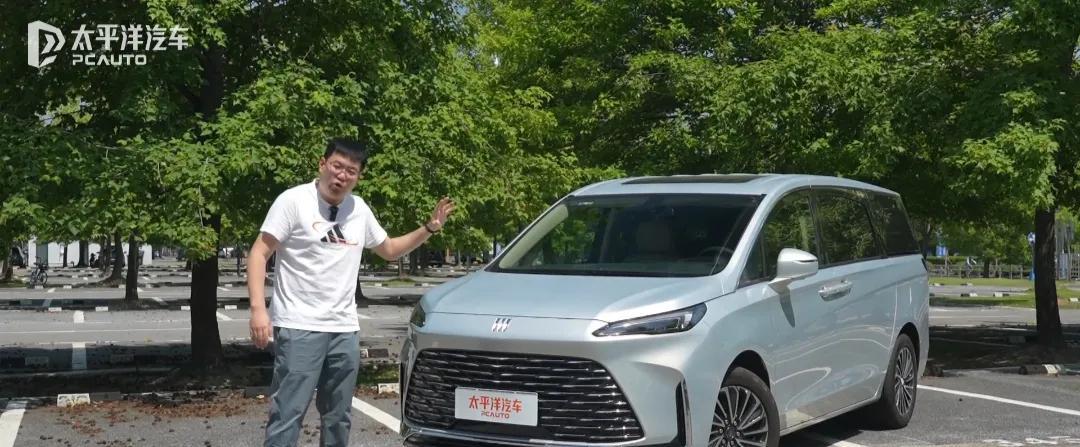 试驾别克GL8陆尚:零百加速7.7s，长短途神器
【配置】
新车搭载1.5T的四