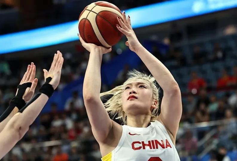 李梦还能回归国家队吗？
李梦--曾经是中国女篮主力前锋，主要得分手。
女篮和波黑