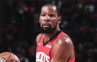 NBA常规赛，火箭110-105战胜森林狼。
本场比赛，杜兰特出战40分钟，18