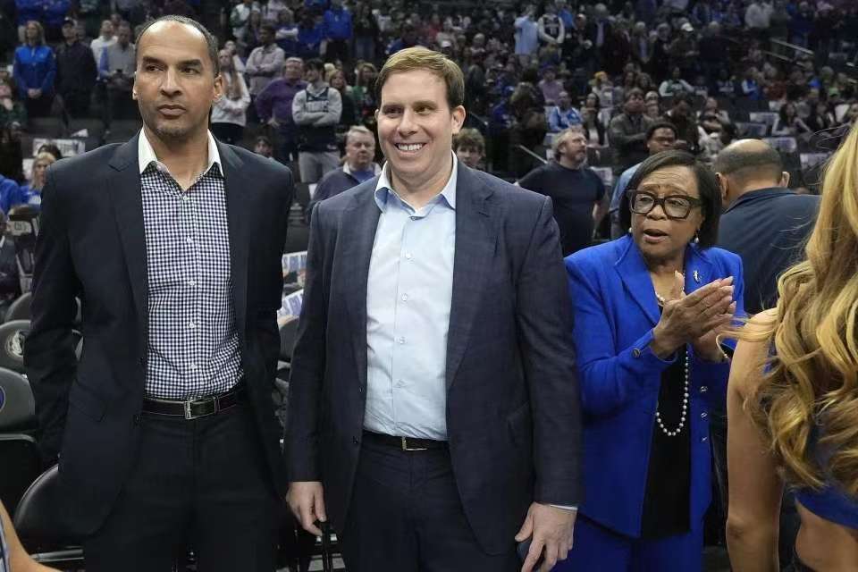 独行侠糟糕开局，战绩不佳球迷不满，总经理哈里森被换在所难免