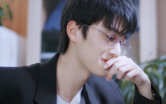 我在国外出差，无意间揭下一位穆斯林女人的面纱，结果她成为我挚爱