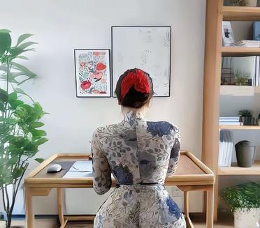 不停的练臀，为了穿衣服好看，再接再厉[期待][你懂的]<br />
更好的腰臀比