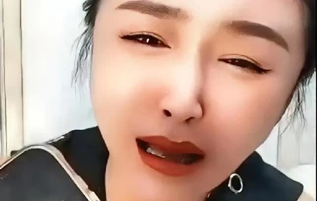 以前觉得娇娇是二人转演员里面数前三的美女了，她的靠山屯港台腔一抖一个响，演得小品
